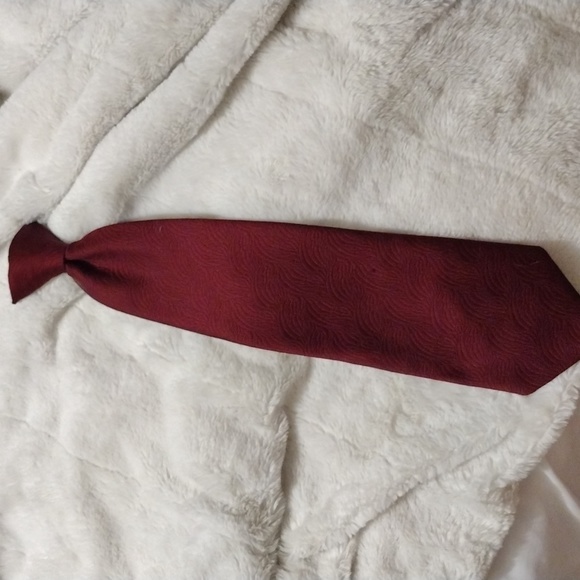 Tie - Picture 1 of 3